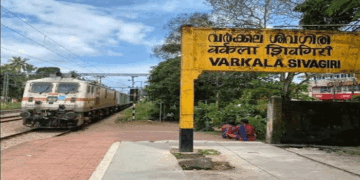 വർക്കല റെയിൽവേ സ്റ്റേഷനിൽ ഡ്യൂട്ടിയിലുണ്ടായിരുന്ന പൊലീസ് ഉദ്യോഗസ്ഥനെ ആക്രമിക്കാൻ ശ്രമം; രണ്ട് പേർക്കെതിരെ കേസ്