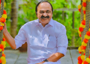 ‘വെറുപ്പും വിദ്വേഷവും വളർത്തി ജനങ്ങളെ ഭിന്നിപ്പിക്കുകയും അതിലൂടെ നേട്ടമുണ്ടാക്കുകയും ചെയ്യുന്നവർ തക്കംപാർത്തിരിക്കുന്ന കാലമാണിത്; അതിനെയൊക്ക അവ​ഗണിച്ച് ജാതിമത വ്യത്യാസങ്ങൾക്കതീതമായി എല്ലാവരും ഒന്നിച്ച് നിൽക്കേണം’: ഓണാശംസ നേർന്ന് മുഖ്യമന്ത്രി