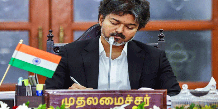 ‘പുലർച്ചെ 4ന് ഉറക്കമുണർന്ന് മന്ത്രിമാരെ വിളിക്കും, ഭരണ പുരോഗതി വിലയിരുത്തും;  18 മുതൽ 20 മണിക്കൂർ വരെ ജോലി ചെയ്യും; വൻ വിജയം നേടിയിട്ടും  യാതൊരുവിധ അഹങ്കാരവുമില്ല‘: വിജയ്‌യെക്കുറിച്ച്  ആധവ് അർജുന