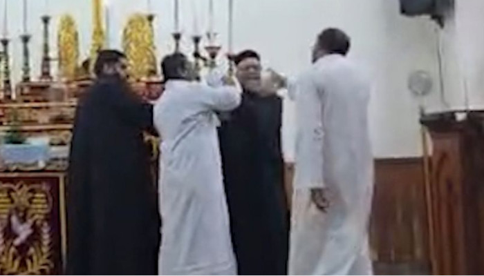 പിറമാടം പള്ളിയിൽ യാക്കോബായ-ഓർത്തഡോക്‌സ് വൈദികർ തമ്മില്‍ കൂട്ടയടി, നിരവധിപേര്‍ക്ക് പരിക്ക്