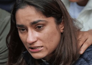 ‘കനത്ത നിരാശ, തുടക്കംമുതൽ മുഴുവൻ സംവിധാനവും സർക്കാരും അദ്ദേഹത്തെ സംരക്ഷിക്കാനാണ് ശ്രമിച്ചത്;ഞങ്ങൾ വെറുതെയിരിക്കില്ല; നീതിക്കായുള്ള പോരാട്ടം തുടരും’ – ബ്രിജ്ഭൂഷണെ  കുറ്റമുക്തനാക്കിയ വിധിയിൽ വിനേഷ് ഫോഗട്ട്