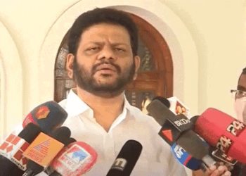 ‘ആരുമറിഞ്ഞില്ല; പാതിരാത്രിയിലെ റെയിൽവേയുടെ തീരുമാനം’; പാലക്കാട് ഡിവിഷൻ വിഭജനം കർണാടകയിലെ ബിജെപിയെ സുഖിപ്പിക്കാൻ വി.കെ. ശ്രീകണ്ഠൻ എംപി