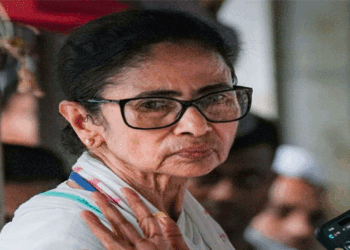 ‘പൂവും പുല്ലും’ ഒഴിവാക്കി; തൃണമൂൽ കോൺഗ്രസിന് പുതിയ പേരും ചിഹ്നവുമായി  തിരഞ്ഞെടുപ്പ് കമ്മീഷനെ സമീപിച്ച് മമത ബാനർജി