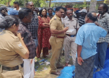 ‘ഞാൻ കൊന്നു’; 65കാരിയായ അമ്മൂമ്മയെ കഴുത്തറുത്ത് കൊലപ്പെടുത്തി ചെറുമകൻ; കത്തിയുമായി വീട്ടിൽനിന്ന് പുറത്തിറങ്ങി അയൽവാസികളോട് വിവരം പറഞ്ഞത് പ്രതി തന്നെ; സംഭവം തിരുവനന്തപുരത്ത്