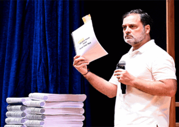 ‘728 പേരിൽ ഒരാളുടെ മാത്രം പേര് വോട്ടർ പട്ടികയിൽ’; ബെല എസ്റ്റേറ്റിലെ വോട്ടർപട്ടിക നീക്കലിൽ രാഹുൽ ഗാന്ധിയുടെ ഗുരുതര ആരോപണം