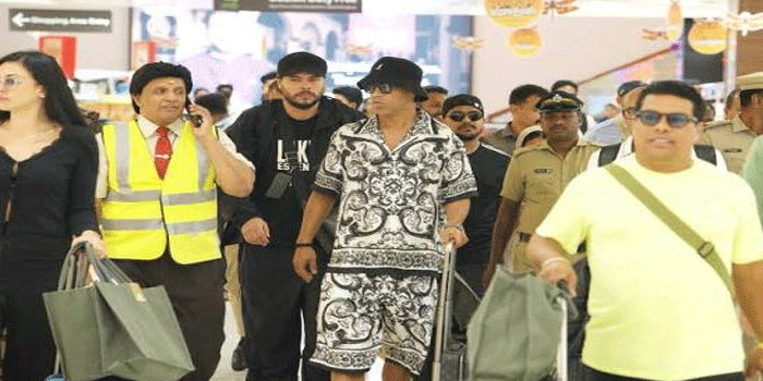 ബ്രസീൽ ഫുട്ബോൾ ഇതിഹാസം റൊണാൾഡീഞ്ഞോ കൊച്ചിയിൽ; പ്രതിരോധ കുത്തിവെപ്പ് സർട്ടിഫിക്കറ്റിൽ ആശയക്കുഴപ്പം