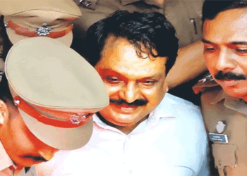 ‘നിയമം ദുർബലമല്ല; എത്ര ഉന്നത പദവിയിലിരിക്കുന്നവരായാലും നിയമത്തിനു മുന്നിൽ എല്ലാവരും തുല്യർ; ഡിജിപിമാർക്കും ചീഫ് സെക്രട്ടറിമാർക്കും  മുഖ്യമന്ത്രിമാർക്കും പ്രധാനമന്ത്രിമാർക്കും വരെയുള്ള സന്ദേശമാണിത്’: ടോമിൻ ജെ. തച്ചങ്കരിയുടെ അപ്പീലിൽ ഹൈക്കോടതി
