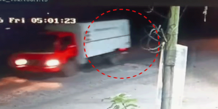 ഒറ്റപ്പാലത്ത് വീണ്ടും റോഡിലെ കുഴി വില്ലനായി; ഗട്ടർ ഒഴിവാക്കാൻ ലോറി വെട്ടിച്ചു; ബൈക്കിലിടിച്ചു; യുവാവിന് ദാരുണാന്ത്യം, സഹോദരന് ഗുരുതര പരിക്ക്