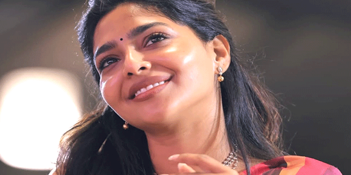 ‘എന്നെ ഒരു പുരുഷൻ ചതിച്ചിട്ടുണ്ട്, ആർക്കുമുന്നിലും അത്ര പെട്ടെന്ന് വീണുപോകുന്ന ആളൊന്നുമല്ല ഞാൻ; അതുകൊണ്ട് തന്നെയാണ് ആ ചതി കൂടുതൽ വേദനിപ്പിച്ചത്, കാരണം ആ വ്യക്തിയെ അത്രത്തോളം വിശ്വസിച്ചു’- നടി ഐശ്വര്യ ലക്ഷ്മി