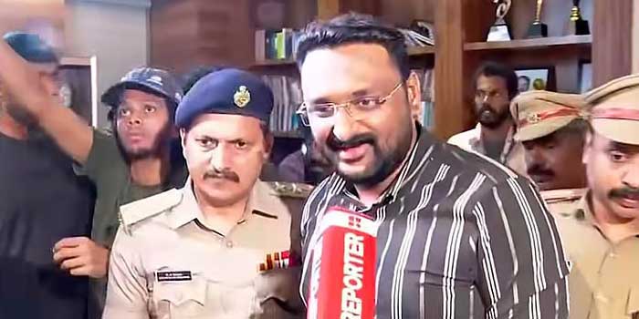 മദ്യം കണ്ടെടുത്ത കാരാപ്പുഴ മൂങ്ങാനിയിൽ വീട് ആന്റോയുടെ പേരിലല്ല- പ്രതിഭാഗം!! ഒരു മുഴം മുൻപേയെറിഞ്ഞ് തെളിവുകൾ ഹാജരാക്കി പ്രോസിക്യൂഷൻ… ആന്റോ അ​ഗസ്റ്റിന് ജാമ്യമില്ല, 14 ദിവസത്തേക്ക് റിമാൻഡിൽ, ജാമ്യാപേക്ഷയിൽ വിധി നാളെ