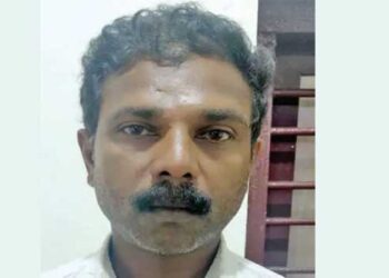 മദ്യപിച്ചെത്തി ഭാര്യയുമായി വഴക്ക്, അടുപ്പിൽ തിളച്ചുകൊണ്ടിരുന്ന കഞ്ഞിയും കഞ്ഞിവെള്ളവും ഭാര്യയുടെ ദേഹത്തേക്ക് ഒഴിക്കുന്നതിനിടെ യുവതി പെട്ടെന്ന് ഒഴിഞ്ഞുമാറി, വെള്ളം ചെന്നു വീണത് പിന്നിൽ നിന്നിരുന്ന എട്ടുവയസുകാരിയുടെ ദേഹത്തേക്ക്, ഒളിവിൽ പോയ പിതാവ് പിടിയിൽ