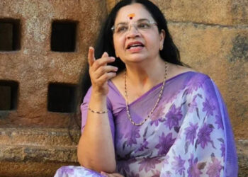 “എല്ലാ മലയാളികൾക്കും സ്നേഹത്തിന്റെയും ഐശ്വര്യത്തിന്റെയും ഇന്ദിരാ പവർകട്ട് ആശംസകൾ”,  മന്ത്രിമാർക്ക് ജനറേറ്ററും ഇൻവെർട്ടറും ഉള്ളതുകൊണ്ട് ജനങ്ങളുടെ വിഷമങ്ങൾ ഒന്നുമറിയേണ്ടല്ലോ….., പരിഹാസവുമായി ഭാഗ്യലക്ഷ്മി