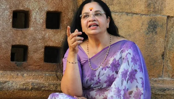 “എല്ലാ മലയാളികൾക്കും സ്നേഹത്തിന്റെയും ഐശ്വര്യത്തിന്റെയും ഇന്ദിരാ പവർകട്ട് ആശംസകൾ”,  മന്ത്രിമാർക്ക് ജനറേറ്ററും ഇൻവെർട്ടറും ഉള്ളതുകൊണ്ട് ജനങ്ങളുടെ വിഷമങ്ങൾ ഒന്നുമറിയേണ്ടല്ലോ….., പരിഹാസവുമായി ഭാഗ്യലക്ഷ്മി