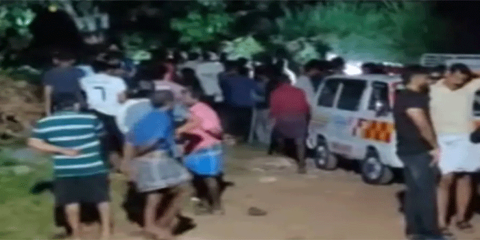 കളമശ്ശേരി ബെവ്കോയ്ക്ക് സമീപത്തെ കുറ്റിക്കാടിനുള്ളിൽ മൃതദേഹം;കമിഴ്ന്നു കിടക്കുന്ന നിലയിലായിരുന്നു, മുഖത്ത് പരിക്കേറ്റ പാടുകൾ; കൊലപാതകമെന്ന് സംശയം, അന്വേഷണം