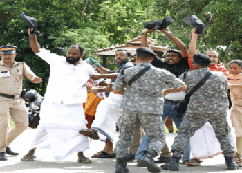 ‘വേണ്ടി വന്നാൽ  ഞങ്ങൾ മോദിയെയും കരിങ്കൊടി കാണിക്കും; കഴിഞ്ഞ പത്ത് വർഷത്തിനിടെ പിണറായി വിജയൻ സർക്കാരിലെ ഒരു മന്ത്രിക്കെതിരെയും യുവമോർച്ച കരിങ്കൊടി കാണിച്ചിട്ടില്ല’: ബിനു ചുള്ളിയിൽ