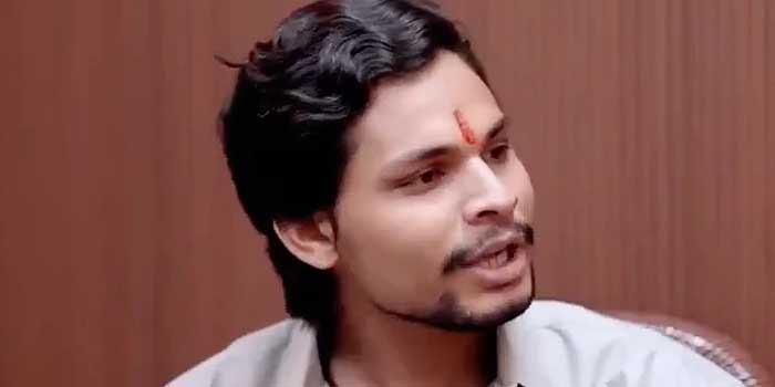‘ജന്തർ മന്തർ സംഘർഷനിടെ അവർക്കിടയിലേക്ക് പോലീസ് വേഷത്തിൽ ഞാൻ ചെന്നു, സമരക്കാരിലൊരാളുടെ പിതാവിന്റെ തലയോട്ടി തകർത്തു, 60 സ്റ്റിച്ചിടേണ്ടി വന്നു, എന്നാൽ ഞാൻ ജയിലിൽ പോയില്ല, ബിജെപി നേതാവ് കപിൽ മിശ്ര പുഷ്പം പോലെ കാര്യങ്ങൾ കൈകാര്യം ചെയ്തു’- വിവാദ വെളിപ്പെടുത്തലുമായി ഹിന്ദുത്വ ആക്ടിവിസ്റ്റ്
