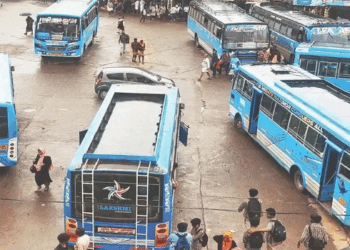 സ്വകാര്യബസുകൾക്കും ഇനി പ്രിയദർശിനി സർവ്വീസ് നടത്താം; കിലോമീറ്റർ അടിസ്ഥാനത്തിൽ വാടക നൽകും; കെ.എസ്.ആർ.ടി.സി.ക്ക് രണ്ട് ബസെങ്കിൽ ഒരു സ്വകാര്യബസ്, ബസുടമകളുമായി ചർച്ച നടത്തുമെന്ന് ​ഗതാ​ഗത മന്ത്രി