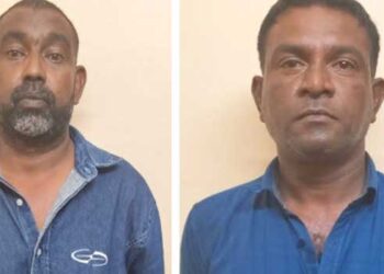 പ്രതിയുടെ ഭാര്യയുടെ വക്കാലത്ത് ഏറ്റെടുത്തു, അഭിഭാഷകനായ മകനെ തിരക്കി വന്നപ്പോൾ വീട്ടിലുണ്ടായിരുന്നത് പിതാവ്, കത്തിക്ക് വയറിലും കഴുത്തിലും മാരകമായി കുത്തിപ്പരിക്കേൽപ്പിച്ച വയോധികൻ മരണത്തിനു കീഴടങ്ങി