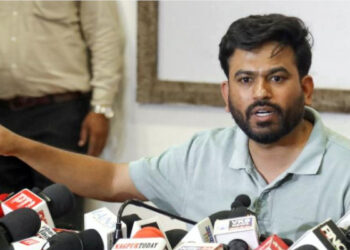 തനിക്കൊപ്പം  വിദ്യാഭ്യാസ ബിരുദ രേഖകൾ പരസ്യമാക്കാന്‍ നരേന്ദ്ര മോഡി തയ്യാറാണോ?? പ്രധാനമന്ത്രിയുടെ സർട്ടിഫിക്കറ്റ് മാത്രം രഹസ്യമാക്കി വെക്കുന്നത് എന്തിനാണ്?? വെല്ലുവിളിയുമായി അഭിജീത് ദീപ്കെ