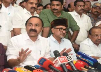 മലവെള്ളപ്പാച്ചിലിൽ കാണാതായ അവസാനത്തെ ആളെയും കണ്ടെത്തുന്നതുവരെ തിരച്ചിൽ തുടരും, അടുത്ത ദിവസം ചേരുന്ന മന്ത്രിസഭാ യോഗത്തിൽ ജീവൻ നഷ്ടപ്പെട്ടവരുടെ കുടുംബങ്ങൾക്ക് ആവശ്യമായ സഹായങ്ങൾ സർക്കാർ ഉറപ്പാക്കും!! സമൂഹ മാധ്യമങ്ങളിലൂടെ പ്രചാരം നേടി ആളുകൾ കൂട്ടമായെത്തുന്ന പ്രദേശങ്ങളിൽ അപകടങ്ങൾ ഒഴിവാക്കാൻ അടിയന്തര നടപടികൾ സ്വീകരിക്കും- മുഖ്യമന്ത്രി