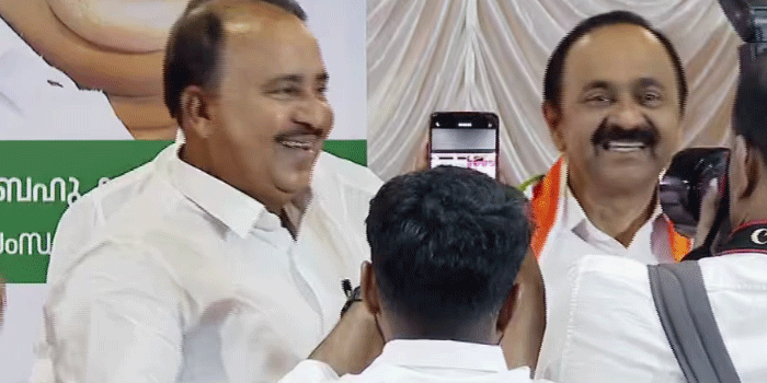 പിണക്കമൊക്കെ മാറി, ഒരേ വേദിയിൽ സതീശനും ചന്ദ്രശേഖരനും; ‘കേരളത്തിനായി രാപ്പകൽ അധ്വാനിക്കുന്ന മുഖ്യമന്ത്രി;ഞാൻ മണിയടിക്കുന്ന ആളല്ല’: ഐഎൻടിയുസി പ്രസിഡന്‍റ്; നിർണായക പ്രഖ്യാപനങ്ങൾ നടത്തി മുഖ്യമന്ത്രി