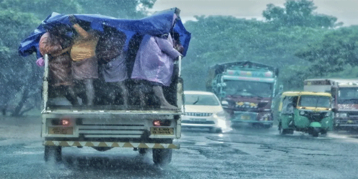 ഓർക്കാപ്പുറത്തെത്തിയ ദുരിതപ്പെയ്ത്തിൽ ഞെട്ടി കേരളം; മരണം 6; ഇനിയും പെയ്യും; മണിക്കൂർ അടിസ്ഥാനത്തിൽ സ്ഥിതിഗതികൾ വിലയിരുത്താൻ നിർദേശം നല്കി മുഖ്യമന്ത്രി