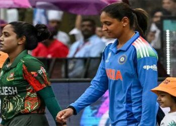 പാക്കിസ്ഥാന്റെ പാത പിൻതുടർന്ന് ഹർമൻപ്രീത് കൗറിനു കൈകൊടുക്കാതെ ബംഗ്ലദേശ് ക്യാപ്റ്റൻ!! അത് അവരുടെ സ്വന്തം തീരുമാനം, സ്പോർട്സ് ലോകത്തെ ഒന്നിപ്പിക്കുമെന്നാണു ഞങ്ങൾ കരുതുന്നത്, ഇന്ത്യയോടു മാത്രമല്ല, എല്ലാ രാജ്യങ്ങളോടും ഒരേ നിലപാട്- നിഗർ സുൽത്താന തള്ളി ബംഗ്ലദേശ്