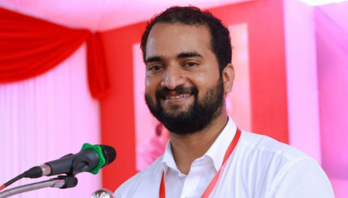 ആഭ്യന്തരവകുപ്പ് കേസെടുത്തത്രേ! എന്തിനാണെന്നല്ലേ? ആഭ്യന്തരമന്ത്രിയുടെ വിദേശയാത്രയെക്കുറിച്ച് പോസ്റ്റിട്ടതിന്…… വിഡി സതീശനോടും രമേശ് ചെന്നിത്തലയോടും ഞാൻ പേടിച്ചുപോയി എന്ന് പറഞ്ഞേരെട്ടോ.!! പരിഹാസവുമായി കെ എസ് അരുണ് കുമാര്