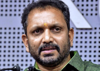 ആഭ്യന്തരമന്ത്രി സ്ഥലം വിട്ടിരിക്കുകയാണ്,  അന്നത്തെ പ്രതിപക്ഷ നേതാവ് ബിജെപി-സിപിഎം അന്തർധാരയാണെന്നല്ലേ പറഞ്ഞിരുന്നത്?? സംസ്ഥാന സർക്കാരിന് സർക്കാരിന് ഇച്ഛാശക്തിയില്ല,  ആരെയോ ഭയപ്പെടുന്നുണ്ട്, സിഎംആർഎൽ വിഷയത്തിലെ മെല്ലെപ്പോക്ക് അതിന് തെളിവ്,  പിണറായിയെ ജയിലിൽ അടയ്ക്കണമെന്ന് പറഞ്ഞവരിപ്പോൾ മിണ്ടാത്തതെന്താണ്- കെ സുരേന്ദ്രന്‍