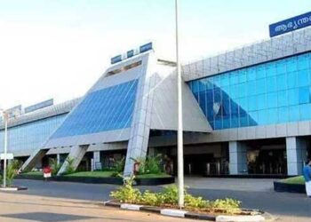 ഭാര്യ നാപ്കിനിൽ കടത്തിയപ്പോൾ ഭർത്താവ് ‘ചൂസ്’ ചെയ്തത് ഡയപ്പർ!! മൂന്നു മക്കൾ, ഇളയകുട്ടിക്ക് വെറും എട്ടുമാസം മാത്രം പ്രായം, ഭാര്യ കഴിഞ്ഞ ശനിയാഴ്ച 1.78 കിലോ സ്വർണം കടത്താൻ ശ്രമിച്ച് അകത്തായി, ഭർത്താവ് കുഞ്ഞിന്റെ ഡയപ്പറിലും സ്വന്തം ശരീരത്തിലുമായി ഒരു കോടി രൂപയുടെ സ്വർണം കടത്താൻ ശ്രമിച്ചും പിടിയിൽ- കരിപ്പൂർ സ്വർ‍ണക്കടത്തിന്റെ കൂടുതൽ വിവരങ്ങൾ പുറത്ത്
