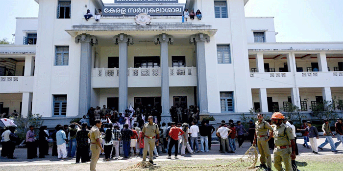 ‘ക്യാമ്പസിൽ രാഷ്ട്രീയം വേണ്ട’; സമരവും മുദ്രാവാക്യവും ഡിജിറ്റൽ പ്രചാരണവും വിലക്കി കേരള സർവകലാശാലയുടെ കരട് മാർഗരേഖ; പ്രതിഷേധം ശക്തം