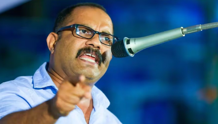 “ഇന്ത്യയിലെ മുസ്ലിങ്ങൾ മോഹൻ ഭാഗവതിന്റെ ഊരയുടെ മുകളിൽ കൂര കെട്ടിയിട്ടല്ല താമസിക്കുന്നത്”, ‘ഇവിടെ ജീവിച്ചോട്ടെ, ഇവിടെ നിന്നോട്ടെ’ എന്ന് പറയാൻ ഇയാളാരാണ്?? ഇവിടെ താമസിക്കാന് ഒരു ആർഎസ്എസുകാരന്റെ ഔദാര്യവും മുസ്ലിങ്ങൾക്ക് ആവശ്യമില്ല