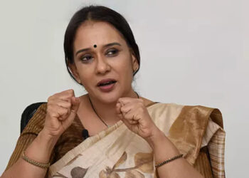 സനൽ കുമാർ ശശിധരൻ നടത്തുന്ന പ്രതിഷേധം കേട്ടുകേഴ്വി ഇല്ലാത്തതാണ്, അയാളുടെ കളികളെല്ലാം പരിധിയും വിടുകയാണ്, മഞ്ജു വാരിയർ എന്ന് സെർച്ച് ചെയ്താൽ ഇയാള് പറഞ്ഞുണ്ടാക്കുന്ന കഥകൾ മാത്രമാണ് ലഭിക്കുന്നത്, മഞ്ജു എത്രയും പെട്ടെന്ന് ആ ഫോൺ സംഭാഷണം പുറത്ത് വിടണമെന്ന് മാലാ പാര്വതി