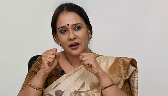 സനൽ കുമാർ ശശിധരൻ നടത്തുന്ന പ്രതിഷേധം കേട്ടുകേഴ്‌വി ഇല്ലാത്തതാണ്, അയാളുടെ കളികളെല്ലാം പരിധിയും വിടുകയാണ്, മഞ്ജു വാരിയർ എന്ന് സെർച്ച് ചെയ്താൽ  ഇയാള്‍ പറഞ്ഞുണ്ടാക്കുന്ന കഥകൾ മാത്രമാണ് ലഭിക്കുന്നത്, മഞ്ജു എത്രയും പെട്ടെന്ന് ആ ഫോൺ സംഭാഷണം പുറത്ത് വിടണമെന്ന് മാലാ പാര്‍വതി