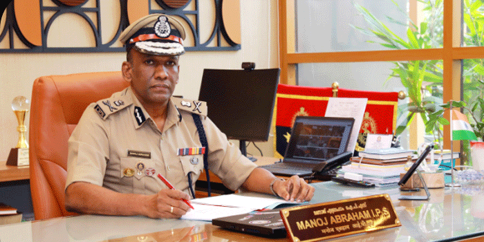 ‘വിളവ് തിന്നുന്ന വേലികൾ‘ ; സംസ്ഥാനത്ത് 1600 ഉദ്യോ​ഗസ്ഥർ അഴിമതിക്കാരുടെ പട്ടികയിൽ, 250 പേർ റെഡ് കാറ്റഗറിയിൽ’; അധികവും ഡിജിറ്റൽ കൈക്കൂലി, എഐ നിരീക്ഷണ സംവിധാനങ്ങൾ സജ്ജമാക്കുമെന്ന് വിജിലൻസ് ഡയറക്ടർ മനോജ് എബ്രഹാം
