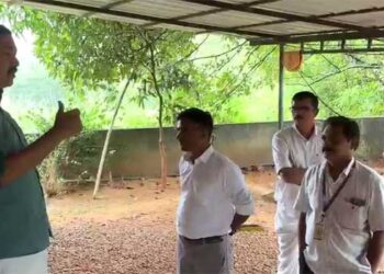 ‘വാതിൽ തുറന്നില്ലെങ്കിൽ വീട് ചവിട്ടി തുറക്കും’- ഭീഷണിയുമായി ജപ്തി ചെയ്യാനെത്തിയ ഉദ്യോ​ഗസ്ഥർ!! 5 ലക്ഷം രൂപ വായ്പയെടുത്തു, ​ഗൃഹനാഥൻ മരിച്ചു, രോ​ഗിയായ അമ്മയും രണ്ടു പെൺമക്കളുമാത്രം ബാക്കിയായി… സാവകാശം വേണം, ഈ കുടുംബത്തെ ഇറക്കിവിടാൻ അനുവദിക്കില്ല- പ്രശ്നത്തിൽ ഇടപെട്ട് നജീബ് കാന്തപുരം എംഎൽഎ
