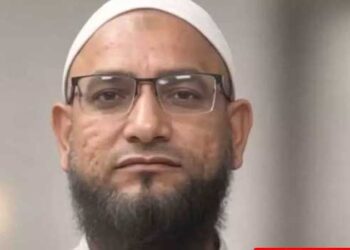 ‘ലവ് ജിഹാദ്’ പ്രോത്സാഹിപ്പിക്കുന്നുവെന്ന് ആരോപണം, സ്കൂൾ വിട്ട് വീട്ടിലേക്കു പോവുകയായിരുന്ന അധ്യാപകനെ തടഞ്ഞുനിർത്തി വെടിവച്ചു കൊന്നു, യുവാവ് അറസ്റ്റിൽ