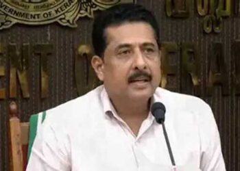 ഇനി വീണ്ടും പഴയപടി എഴുതാനും വായിക്കാനും അറിയാത്തവർക്ക് പ്ലസ് പ്രവേശനമോ?… 8, 9, 10 ക്ലാസുകളിലെ മിനിമം മാർക്ക് സംവിധാനം ഒഴിവാക്കി വിദ്യാഭ്യാസ വകുപ്പ്, ഒഴിവാക്കിയത് പഠന നിലവാരം ഉയർത്താൻ എൽഡിഎഫ് സർക്കാർ കൊണ്ടുവന്ന ബെഞ്ച് മാർക്ക്