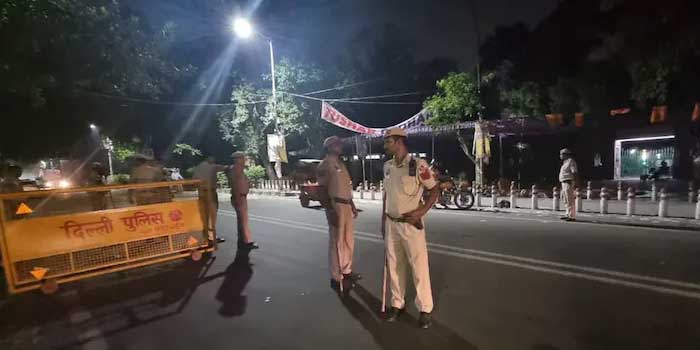 വീട്ടിൽ പച്ചക്കറി പാകം ചെയ്യുന്നില്ല, മക്കളുടെ മുന്നിലിട്ട് 31കാരിയെ ഭർത്താവ് വെടിവച്ച് കൊന്നു, കുട്ടികളുടെ കരച്ചിൽ കേട്ടെത്തിയ അയൽക്കാരോട് പറഞ്ഞത് ഭാര്യ സ്വയം വെടിവച്ച് മരിച്ചെന്ന്- തിരക്കഥ പൊളിച്ച് പോലീസ്