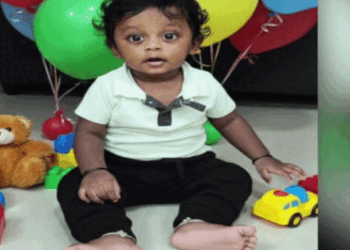 കൊച്ചുമകനെ കളിപ്പിക്കുന്നതിനിടെ ഒരു ഫോൺ കോൾ, തിരികെയെത്തിയപ്പോൾ ഒന്നരവയസ്സുകാരനെ കാണ്മാനില്ല; തിരച്ചിലിനൊടുവിൽ വീടിനടുത്തുള്ള വെള്ളക്കെട്ടിൽ കണ്ടെത്തി;  ജീവൻ രക്ഷിക്കാനായില്ല