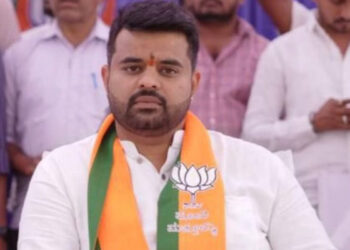 ബലാത്സംഗക്കേസില്‍ ജയിലില്‍ കഴിയുമ്പോഴും അശ്ലീല വീ‍ഡിയോ… മുൻ എംപി പ്രജ്വൽ രേവണ്ണയിൽ നിന്ന് പിടിച്ചെടുത്ത ഫോണില്‍ ഡസന്‍ കണക്കിന് അശ്ലീല വീഡിയോകളെന്ന് റിപ്പോര്‍ട്ട്