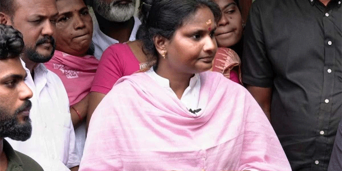 ‘അങ്ങനെ പറഞ്ഞവരോട് പോയി ചോദിക്കൂ’; കെപിസിസി യോഗത്തിൽ പങ്കെടുത്തശേഷം രമ്യ ഹരിദാസിന്റെ പ്രതികരണം