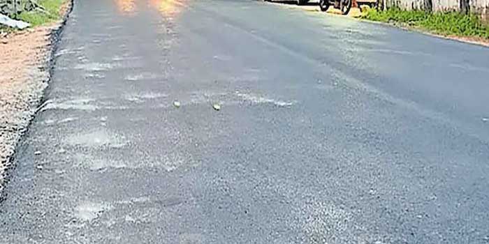 ‘കുയി’യില്ലാത്ത റോഡിൽ എന്തിനാ മിനിസ്റ്ററേ ടാറിങ്, പൊതുമരാമത്ത് വകുപ്പിന് ഇതെന്താ വയ്യേ?!! ഒരിടത്തു പോലും കുണ്ടും കുഴിയും റോഡിൽ ജനങ്ങളെ വലച്ച് ഇടവിട്ട് ടാറിങ്, നട്ടപ്ര വെയിലത്ത് ​ഗതാ​ഗത കുരുക്കിൽപ്പെട്ട വാഹനയാത്രക്കാർ
