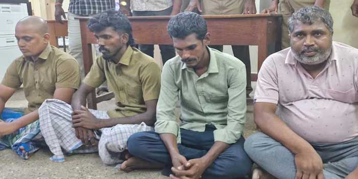 തുമ്പുണ്ടാക്കാൻ പരിശോധിച്ചത് 160 സിസിടിവികൾ, പ്രതികൾ ശ്രീവൈകുണ്ഠത്തിൽ ഉണ്ടെന്ന് അറിഞ്ഞ് പോലീസ് എത്തുമ്പോഴേക്കും അവിടെനിന്ന് കന്യാകുമാരിക്കു മുങ്ങി, 120 കിലോമീറ്ററോളം പിന്തുടർന്ന് വലയിലാക്കി… യുട്യൂബറിന്റെ വീട്ടിൽനിന്ന് 118 പവൻ സ്വർണവും പണവും മോഷ്ടിച്ച നാലം​ഗ സംഘം പിടിയിൽ, മോഷണം ആസൂത്രണം ചെയ്തത് വീഡിയോ കണ്ടെന്ന് പ്രതികൾ