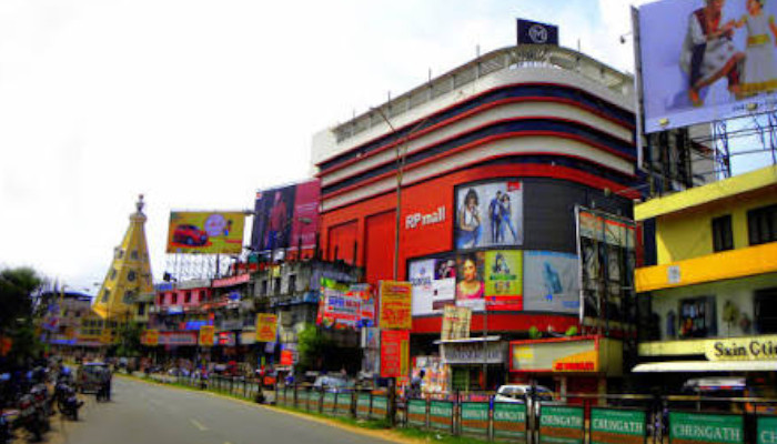 മൂന്ന് ദിവസം പഴക്കമുള്ള പാല്‍, ഐസ്ക്രീമില്‍ പ്രാണികള്‍, ഭക്ഷണ സാധനങ്ങളില്‍ മുടി, പോപ്പ് കോണ്‍ ബില്ലില്‍ തൂക്കവുമില്ല, കൊല്ലം ആര്‍പിമാളിലെ തിയേറ്റര്‍ ഉടമയ്ക്ക് നോട്ടീസ്