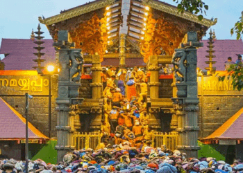 ശബരിമല സന്നിധാനത്തെ സ്‌ട്രോങ്‌റൂമിൽ സൂക്ഷിച്ച 55.72 പവൻ സ്വർണക്കിരീടം കാണാനില്ല; പകരമുള്ളത് അതേ രൂപത്തിലും വലുപ്പത്തിലുമുള്ള 240 ഗ്രാം മുക്കുപണ്ടം!