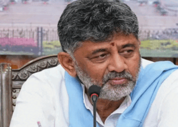 ‘ബെംഗളൂരുവിലേക്ക് വരുന്നവരെല്ലാം രണ്ട് വിവാഹം കഴിക്കുന്നു;  ഒരു ഡസനിലേറെ എംഎൽഎമാരും അക്കൂട്ടത്തിലുണ്ട്, പട്ടിക എനിക്ക് നൽകാനാകും; ന​ഗരത്തിലെ ജനസംഖ്യാവർദ്ധനവിന് കാരണവും മറ്റൊന്നല്ല‘: ഡി കെ ശിവകുമാറിന്റെ പരാമർശത്തിൽ വിവാദം