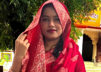 30 ലക്ഷം രൂപയും സ്‌കോർപിയോ കാറും ആവശ്യപ്പെട്ട് നിരന്തര പീഡനം, കൊല്ലുമെന്ന് ഭീഷണിയും, അമ്മയെ വിളിച്ച് കരയുന്നതിനിടെ ഫോണ്‍ കോള്‍ കട്ടായി,  പിന്നാലെ നവവധു ടെറസില്‍ നിന്ന് വീണ് മരിച്ച നിലയില്‍, ഭര്‍ത്താവിനെതിരെ കുടുംബം