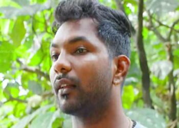 എസ്ഐ എന്റെ പാന്റും അടിവസ്ത്രവും ഊരി വാങ്ങി, എന്റെ ലിംഗം ജനലിന്റെ പടിയിൽ എടുത്തു വെപ്പിച്ച് വീതിയില്ലാത്ത പലക കൊണ്ട് അടിച്ചു, മുഖത്ത് പ്ലാസ്റ്റിക് കവറിട്ട് കുനിച്ച് നിർത്തി ഇടിച്ചു, സ്വകാര്യ ഭാഗത്ത് പേന പോലെ എന്തോ കയറ്റി വച്ചു, ക്യാമറയില്ലാത്ത മുറിയിൽ കൊണ്ടുപോയി കോൺക്രീറ്റ് ഇന്റർലോക്ക് കട്ട ഉപയോഗിച്ച് മുതുകിൽ മർദിച്ചു… മനസാക്ഷി മരവിപ്പിക്കുന്ന ക്രൂരത വെളിപ്പെടുത്തി സുജിത്ത്