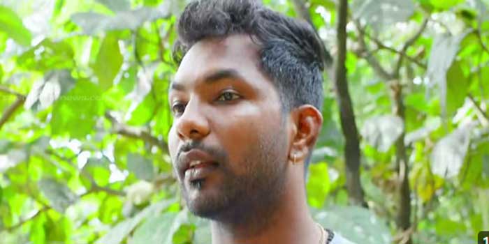 എസ്ഐ എന്റെ പാന്റും അടിവസ്ത്രവും ഊരി വാങ്ങി, എന്റെ ലിംഗം ജനലിന്റെ പടിയിൽ എടുത്തു വെപ്പിച്ച് വീതിയില്ലാത്ത പലക കൊണ്ട് അടിച്ചു, മുഖത്ത് പ്ലാസ്റ്റിക് കവറിട്ട് കുനിച്ച് നിർത്തി ഇടിച്ചു, സ്വകാര്യ ഭാഗത്ത് പേന പോലെ എന്തോ കയറ്റി വച്ചു, ക്യാമറയില്ലാത്ത മുറിയിൽ കൊണ്ടുപോയി കോൺക്രീറ്റ് ഇന്റർലോക്ക് കട്ട ഉപയോഗിച്ച് മുതുകിൽ മർദിച്ചു… മനസാക്ഷി മരവിപ്പിക്കുന്ന ക്രൂരത വെളിപ്പെടുത്തി സുജിത്ത്